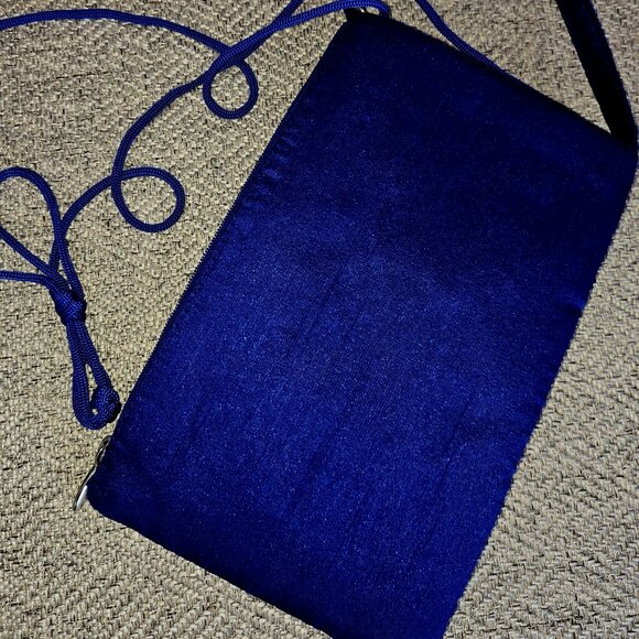 Bamboo Trading Company Sand Dollar Beaded Crossbody or Wristlet Bag - Picture 4 of 10